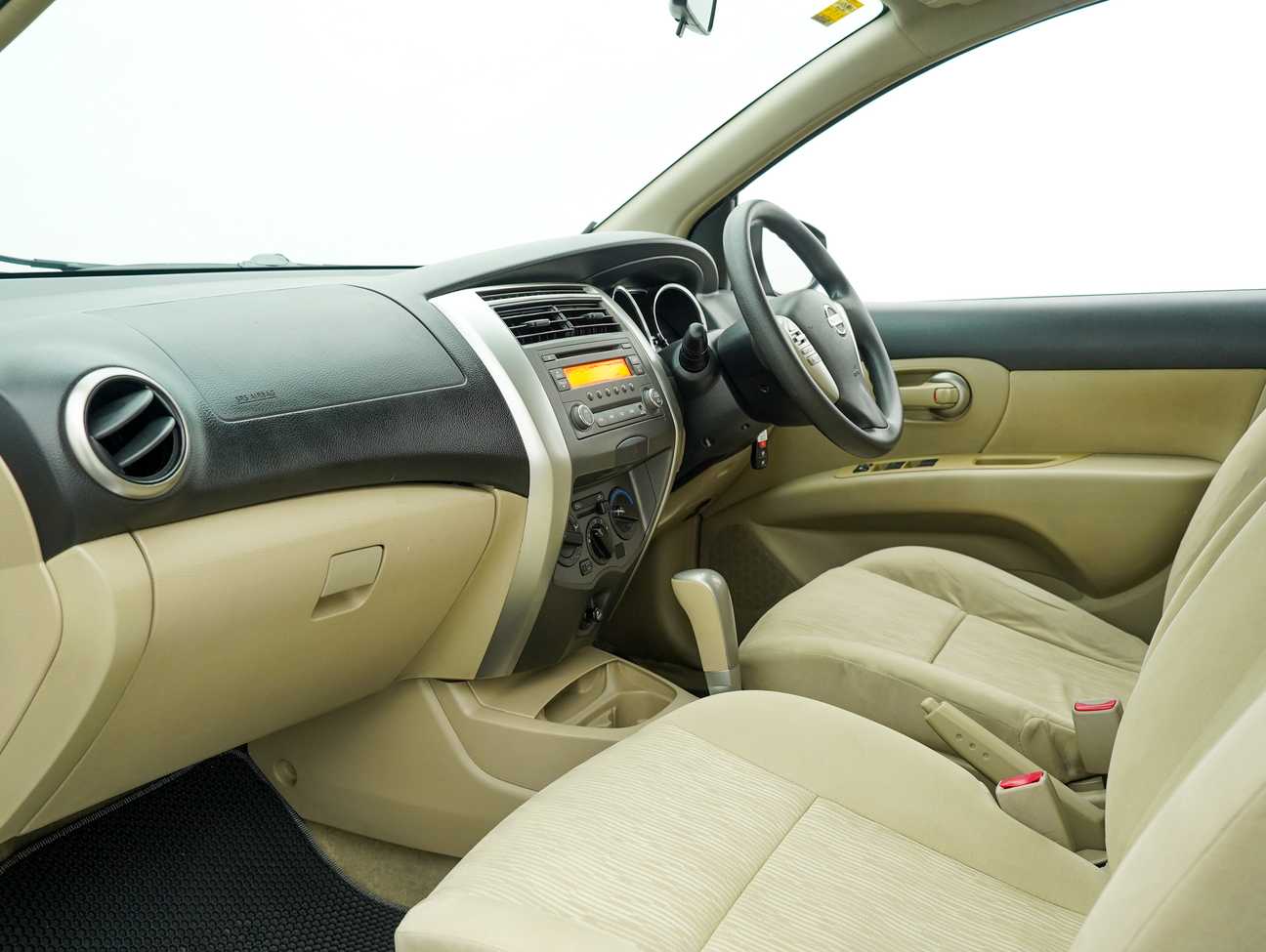 terpakai 2014 Nissan Grand Livina Comfort 1.6