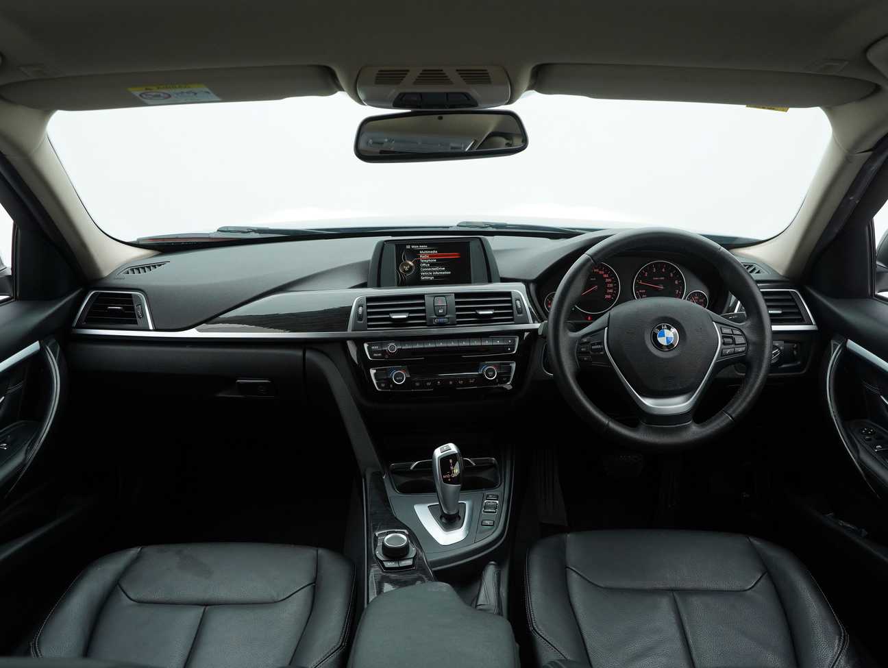 used 2017 BMW 318i Luxury 1.5