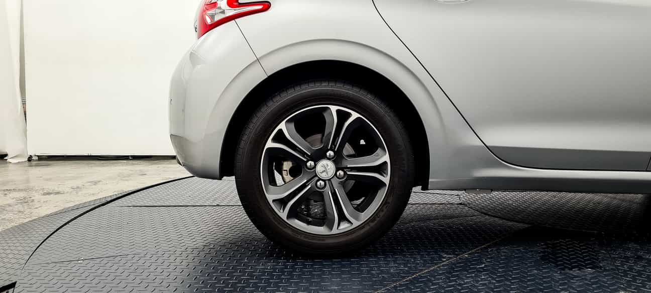 terpakai 2016 Peugeot 208 5-DOOR 1.6