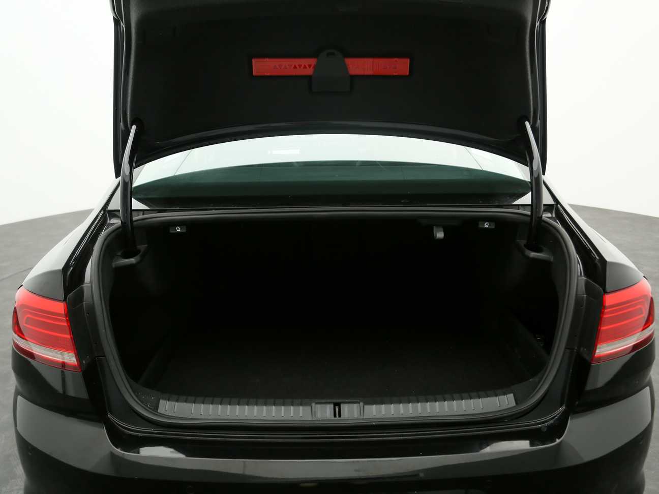 terpakai 2018 Volkswagen PASSAT  1.8