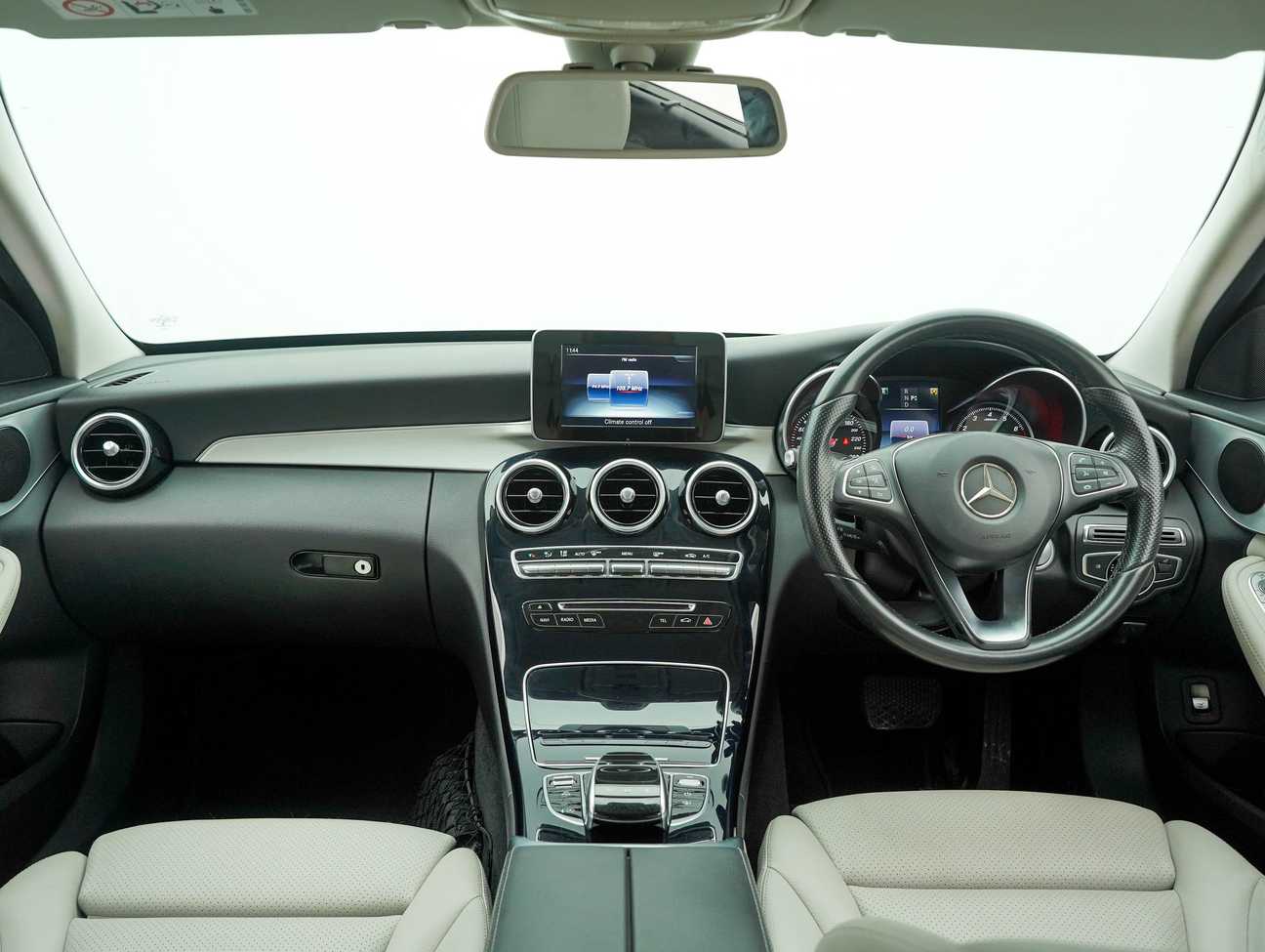 terpakai 2016 Mercedes-Benz C180 Avantgarde (7G-TRONIC Plus) 1.6
