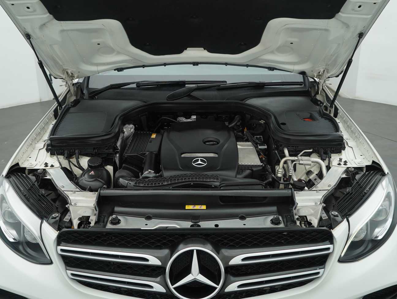 used 2018 Mercedes-Benz GLC250 4MATIC AMG Line 2.0