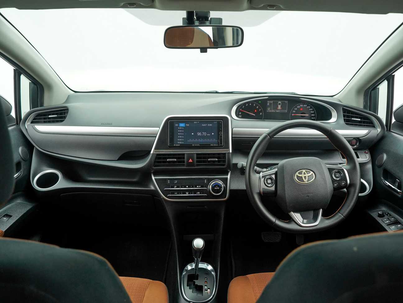 used 2016 Toyota Sienta V 1.5