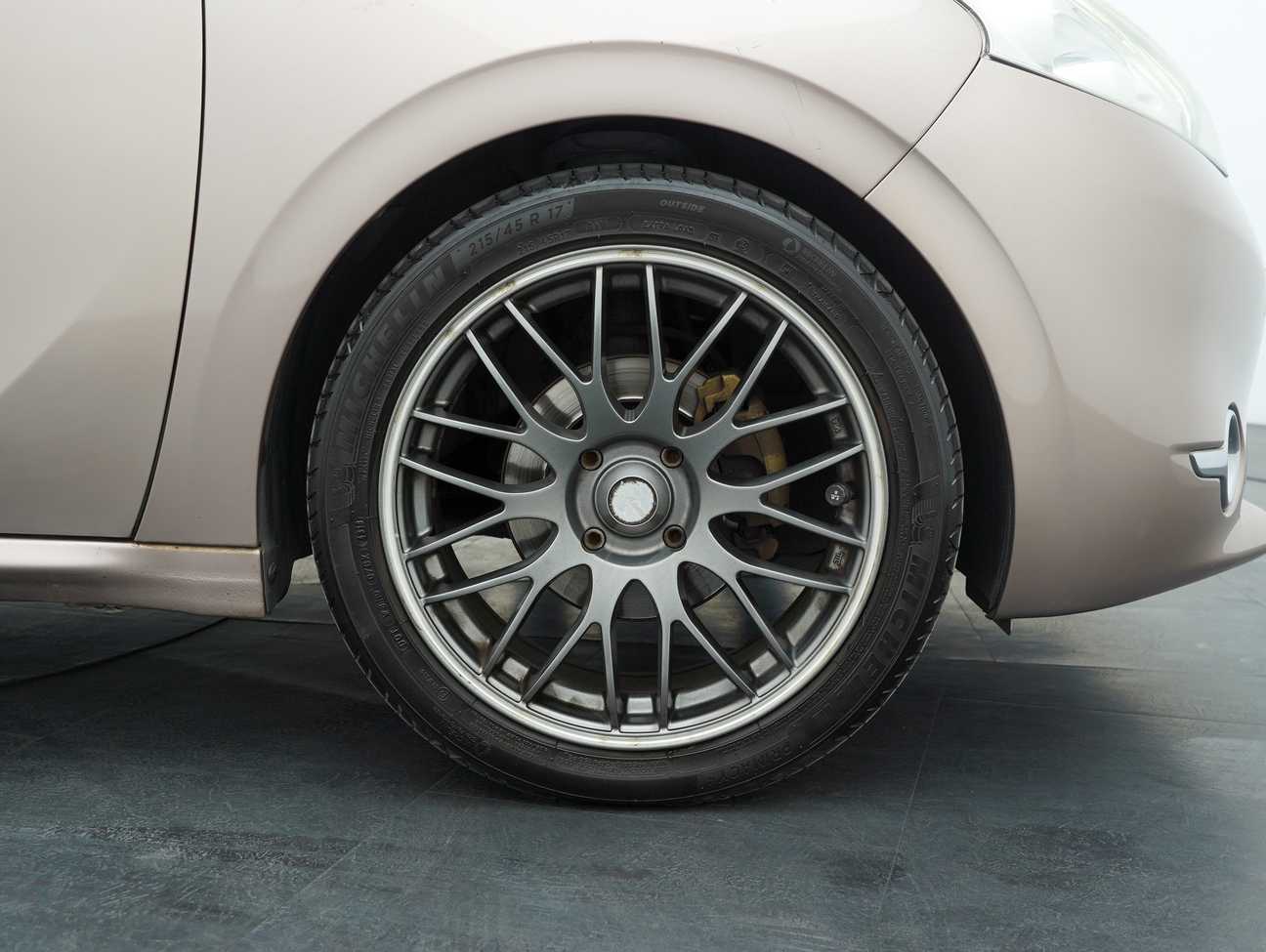 terpakai 2013 Peugeot 208 Allure 3 Door 1.6