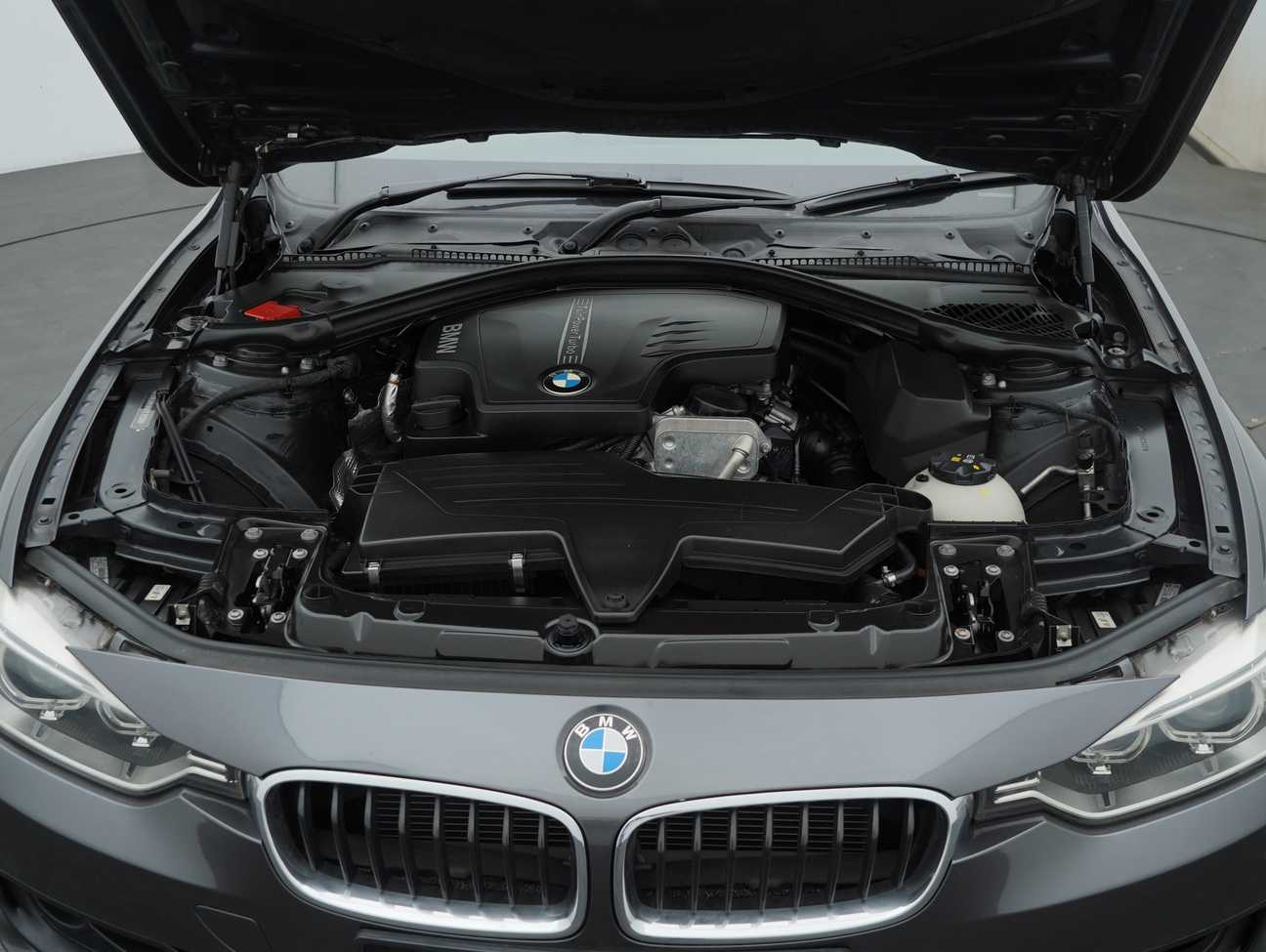 used 2015 BMW 320i Sport Line 2.0