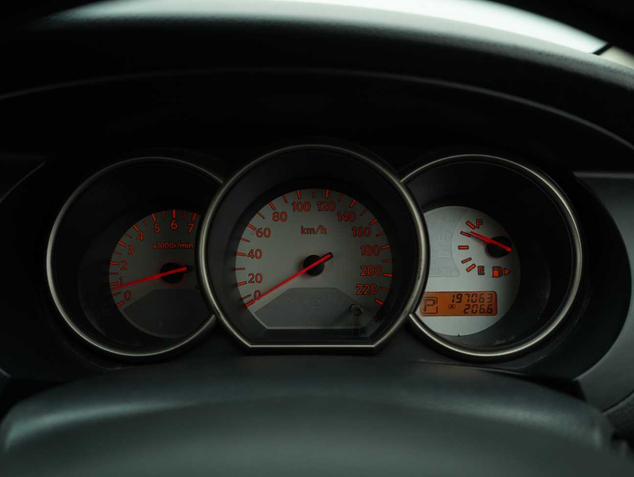 terpakai 2011 Nissan Grand Livina CVTC Comfort 1.8