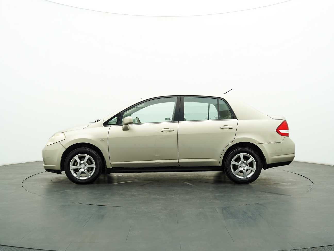 terpakai 2011 Nissan Latio ST 1.6