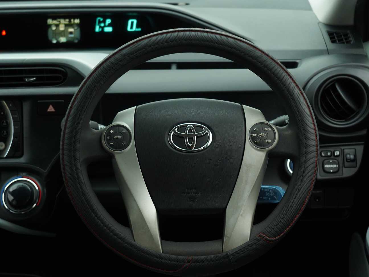 terpakai 2012 Toyota Prius C Hybrid 1.5