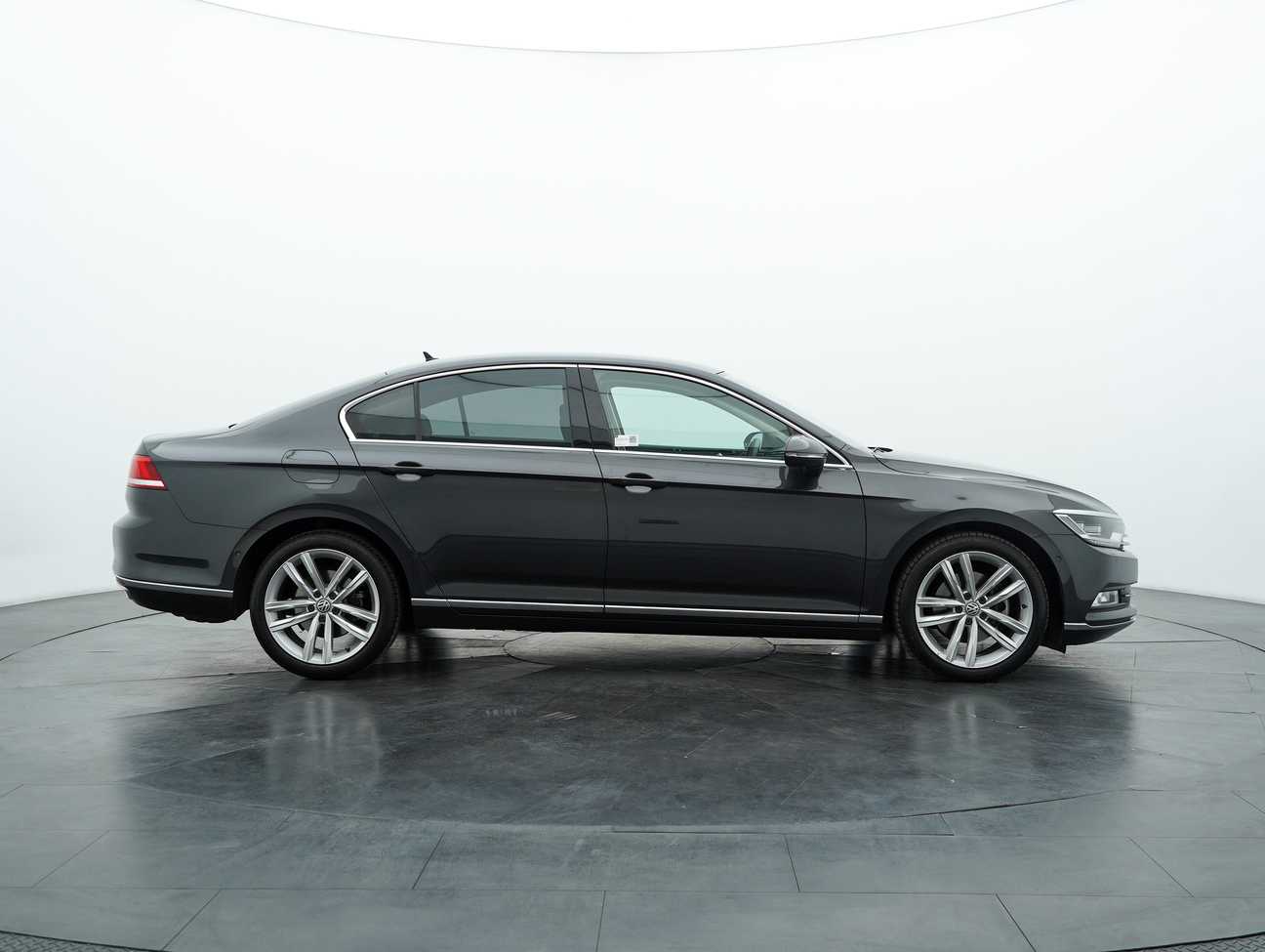 terpakai 2018 Volkswagen Passat 380 TSI Highline 2.0