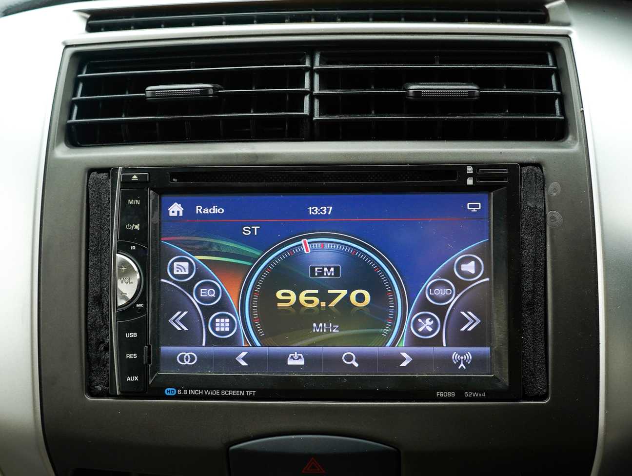 used 2016 Nissan GRAND LIVINA  1.6