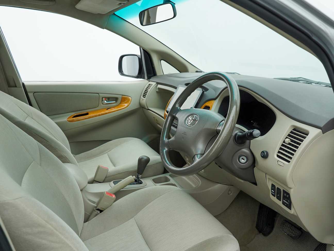 terpakai 2010 Toyota Innova G 2.0