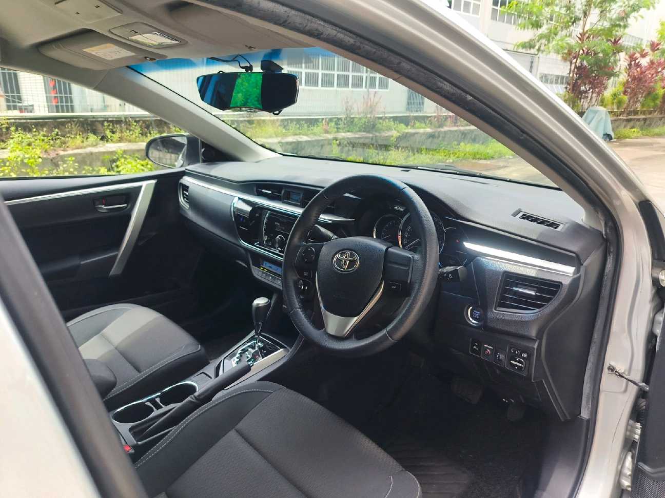 used 2015 Toyota Corolla Altis E 1.8