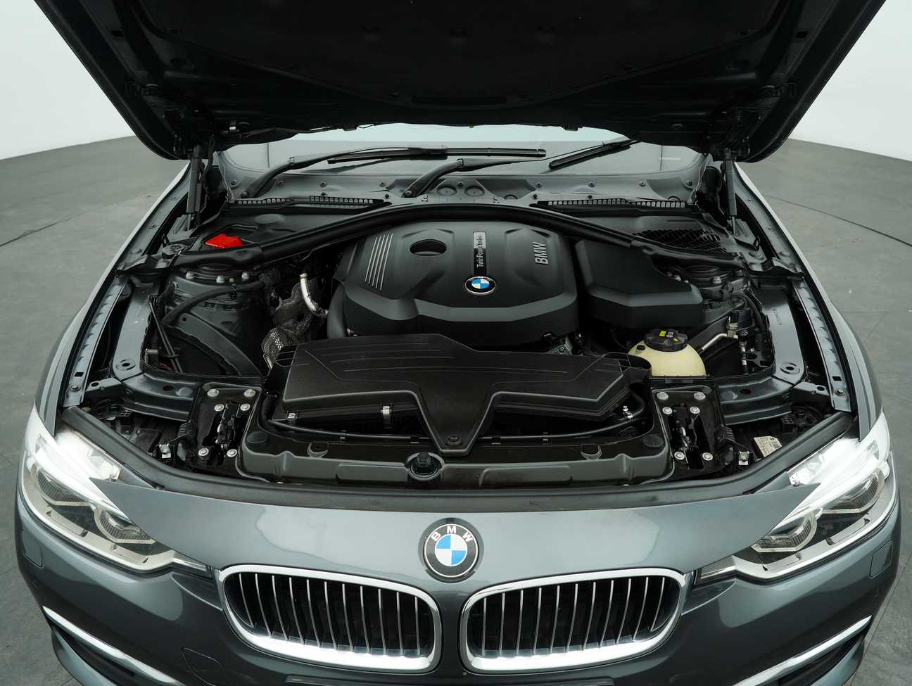 used 2016 BMW 318i Luxury 1.5