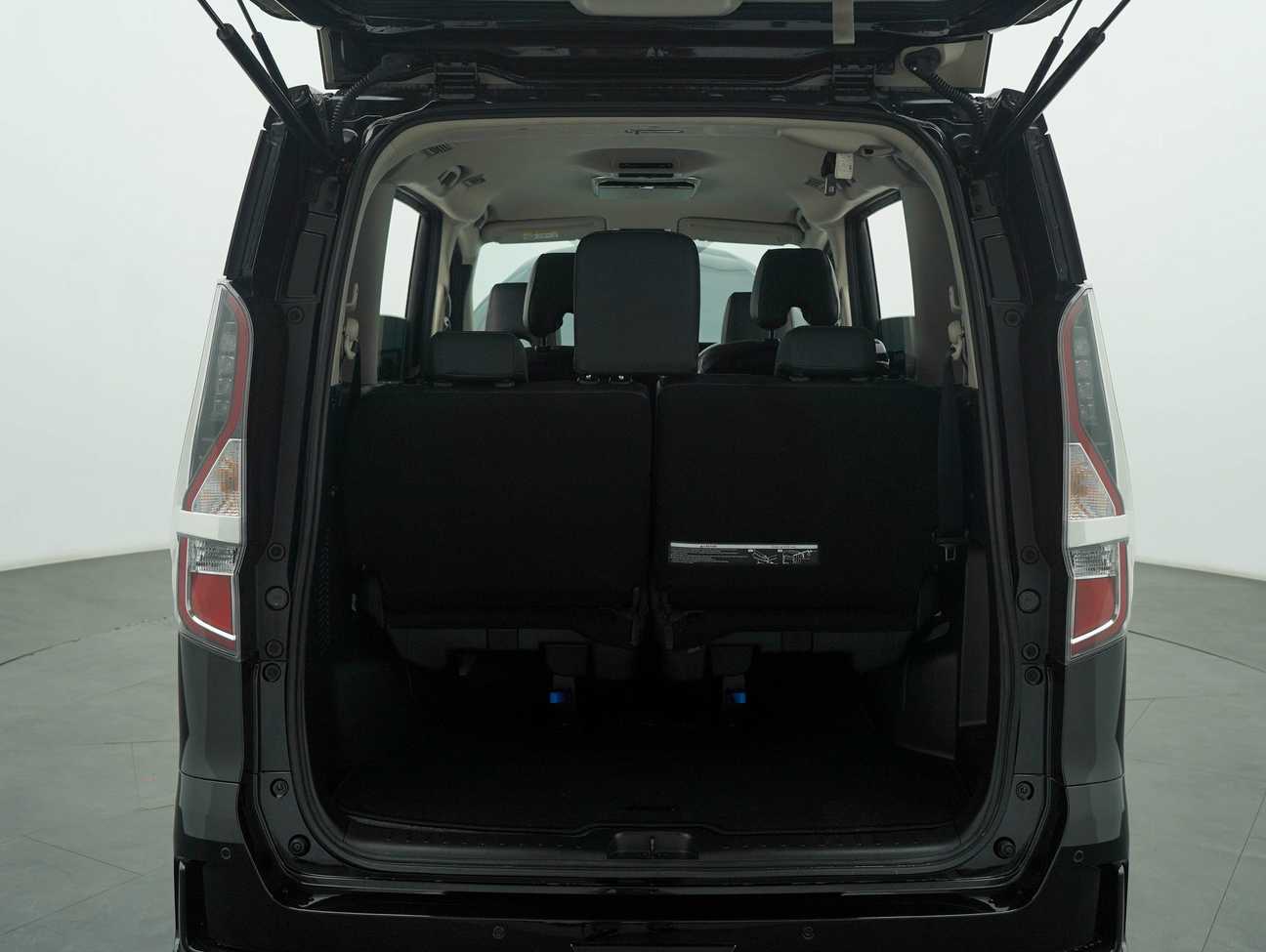 used 2023 Nissan Serena S-Hybrid High-Way Star 2.0