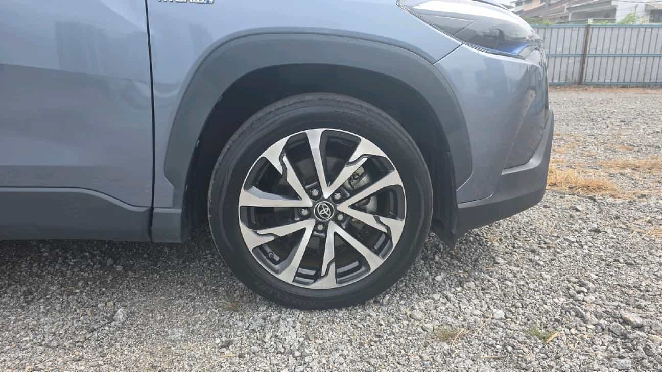 terpakai 2022 Toyota Corolla Cross Hybrid 1.8