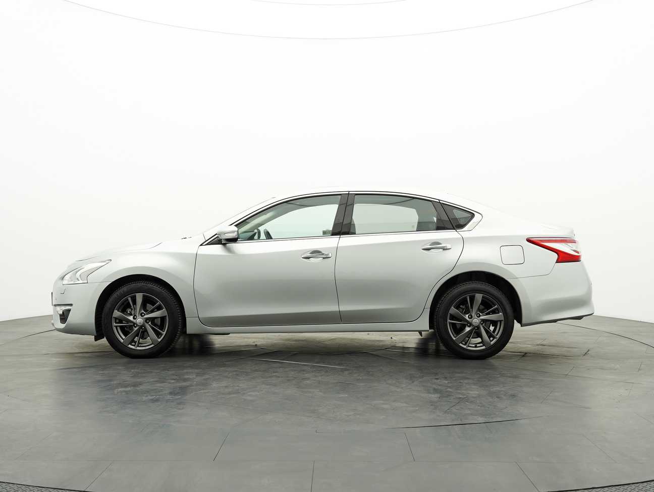 terpakai 2018 Nissan Teana XV 2.5