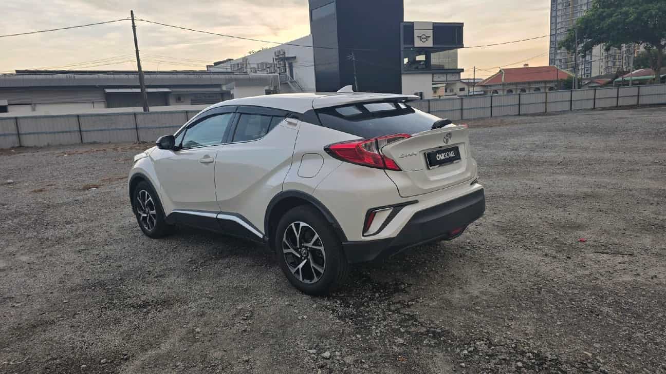 used 2019 Toyota C-HR  1.8