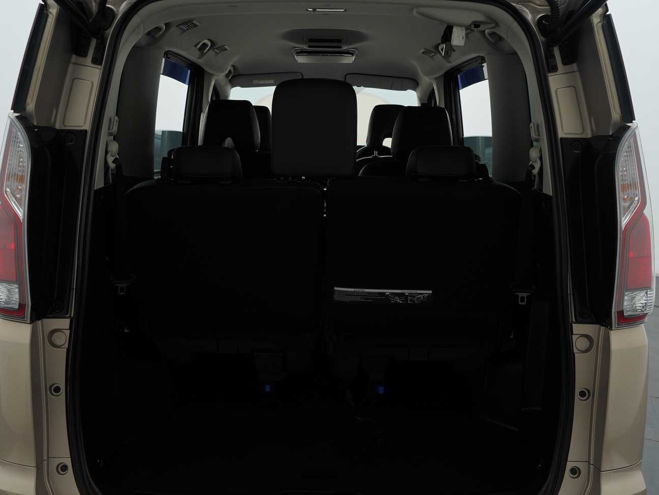 terpakai 2021 Nissan Serena S-Hybrid High-Way Star (2 Tone) 2.0