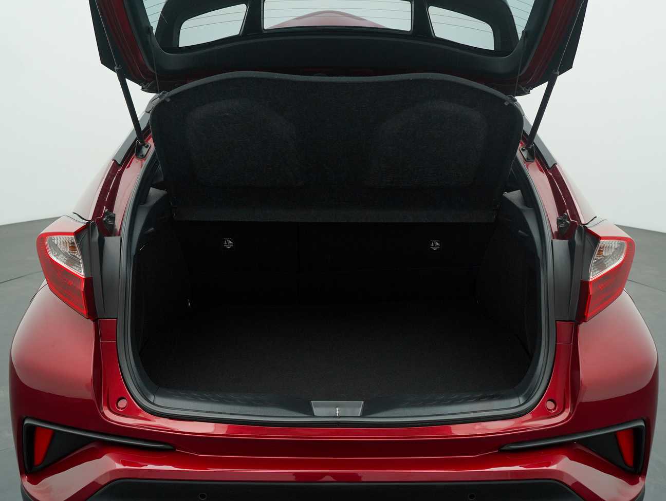 terpakai 2018 Toyota C-HR  1.8