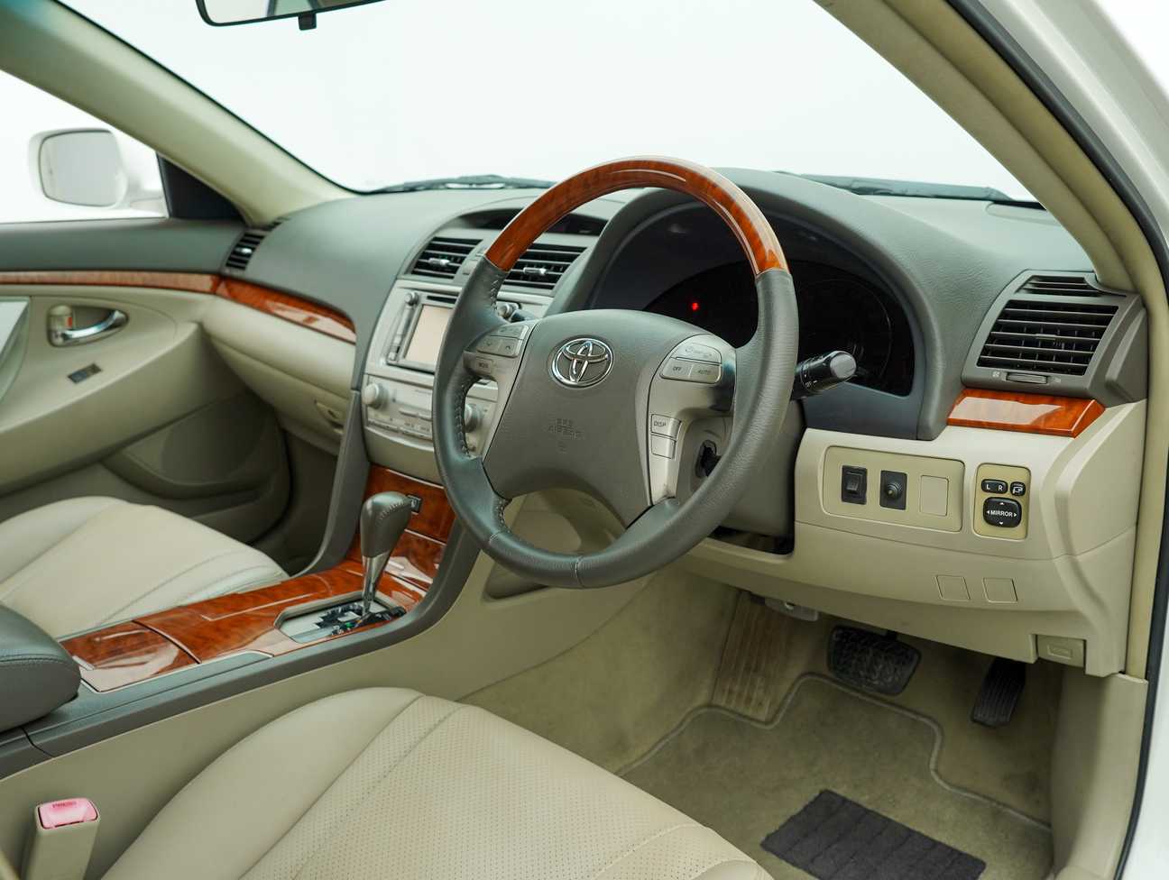 used 2011 Toyota Camry V 2.4