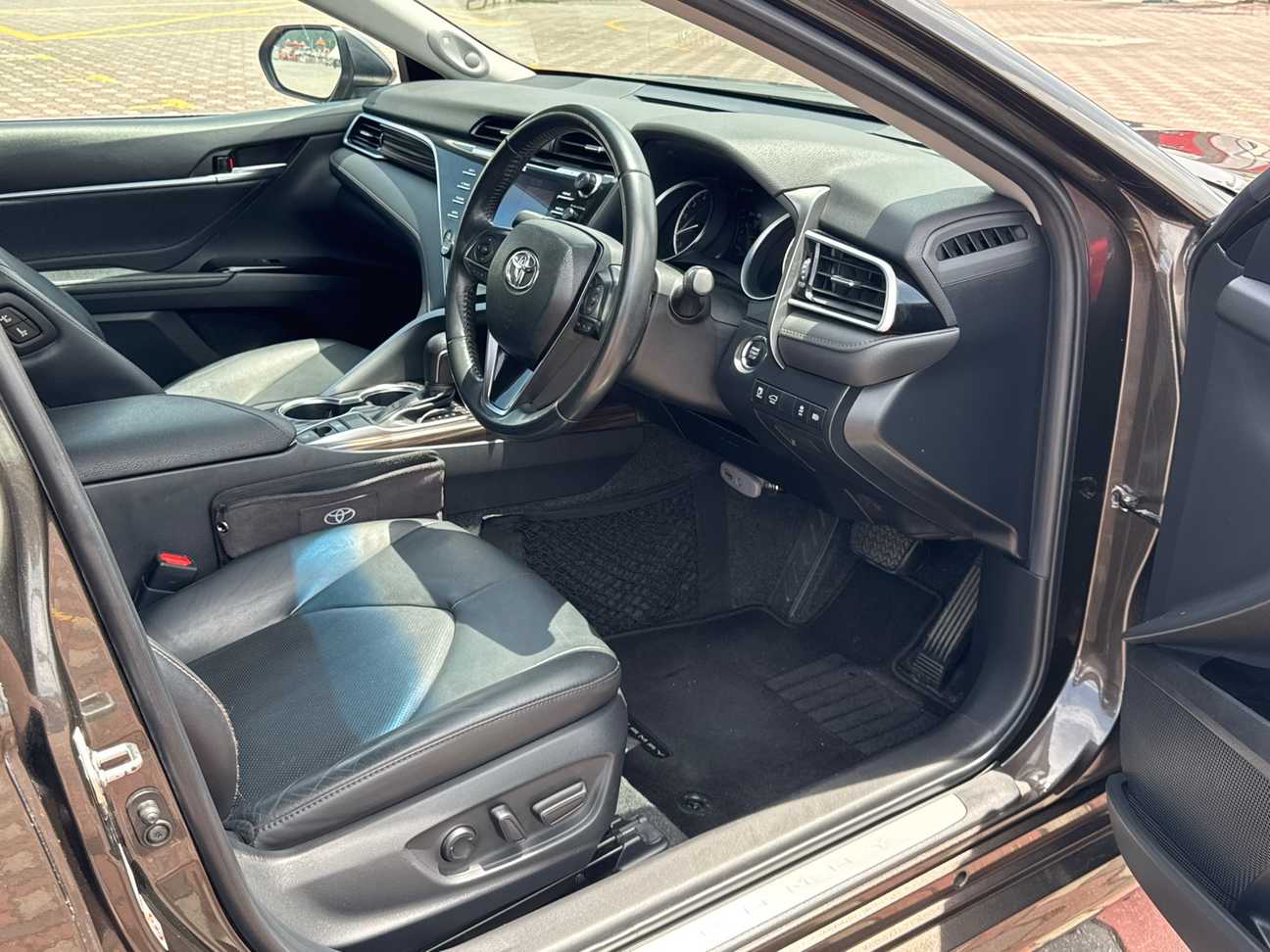 used 2019 Toyota Camry V 2.5