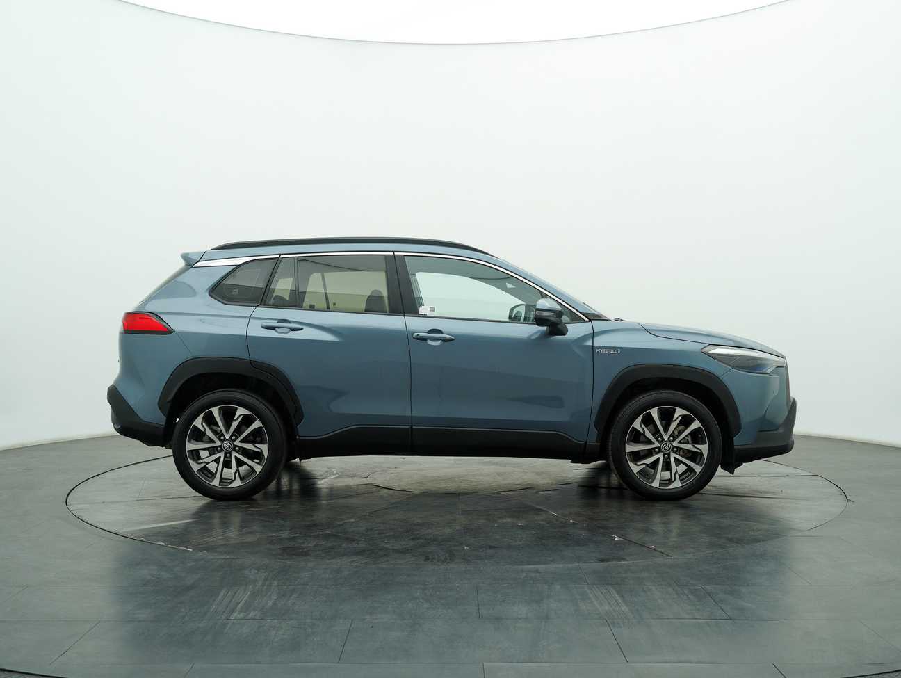 terpakai 2022 Toyota Corolla Cross Hybrid 1.8