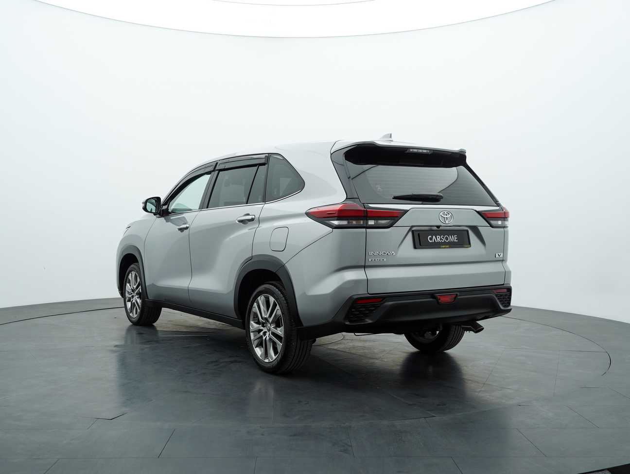 used 2023 Toyota Innova Zenix V 2.0