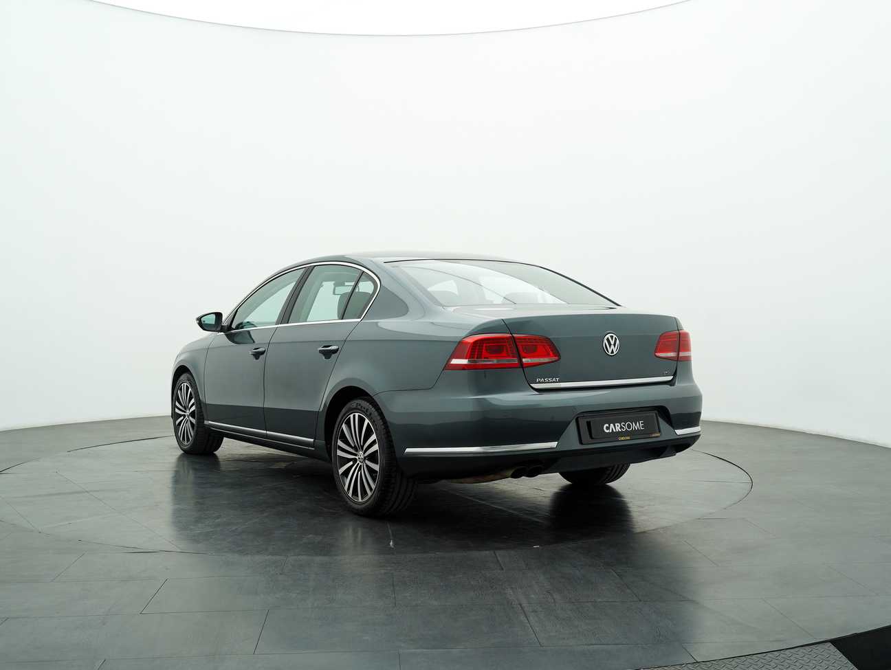 terpakai 2014 Volkswagen Passat TSI 1.8