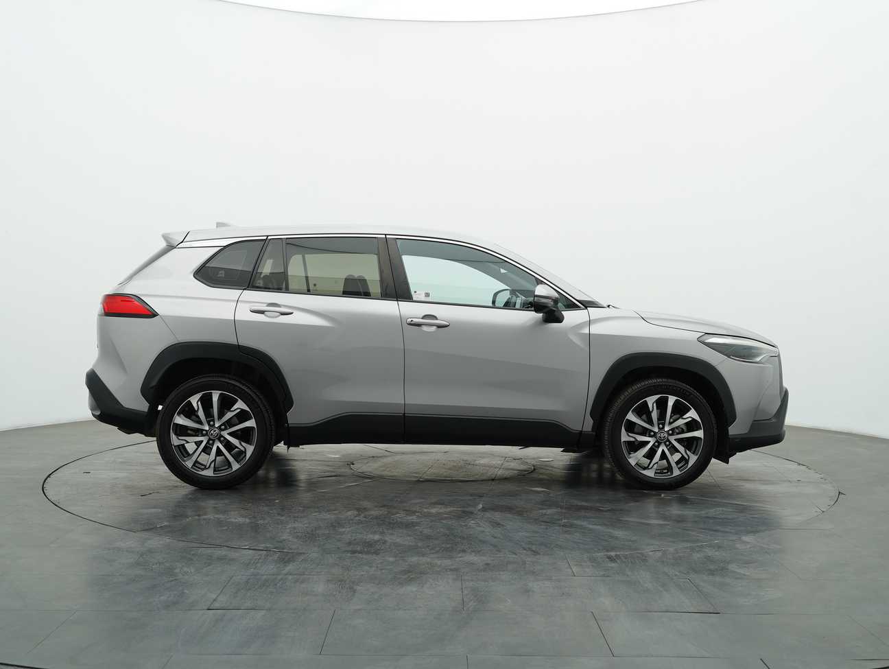 used 2021 Toyota Corolla Cross V 1.8