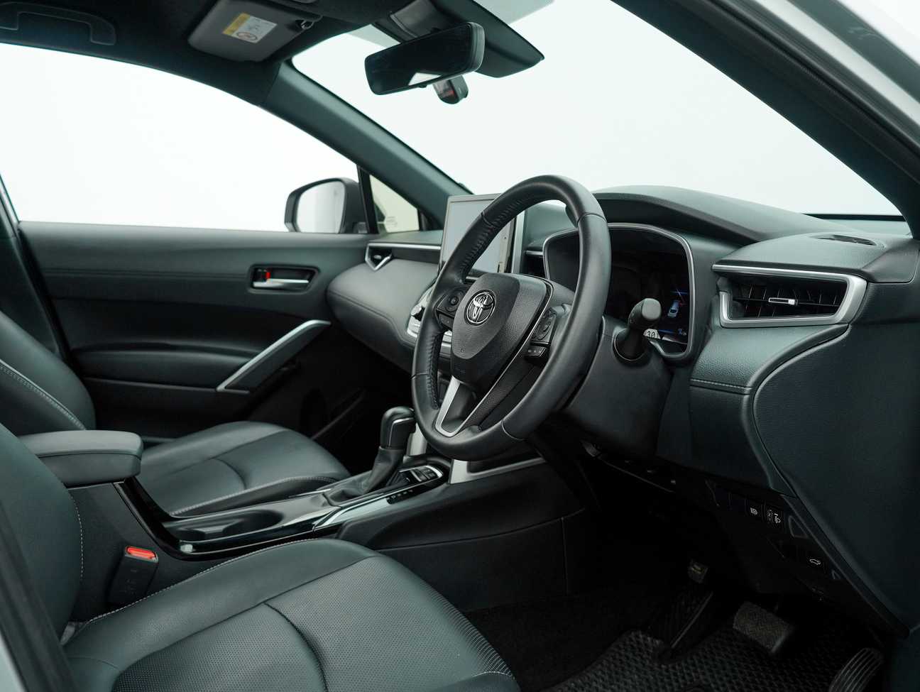 terpakai 2022 Toyota Corolla Cross Hybrid 1.8
