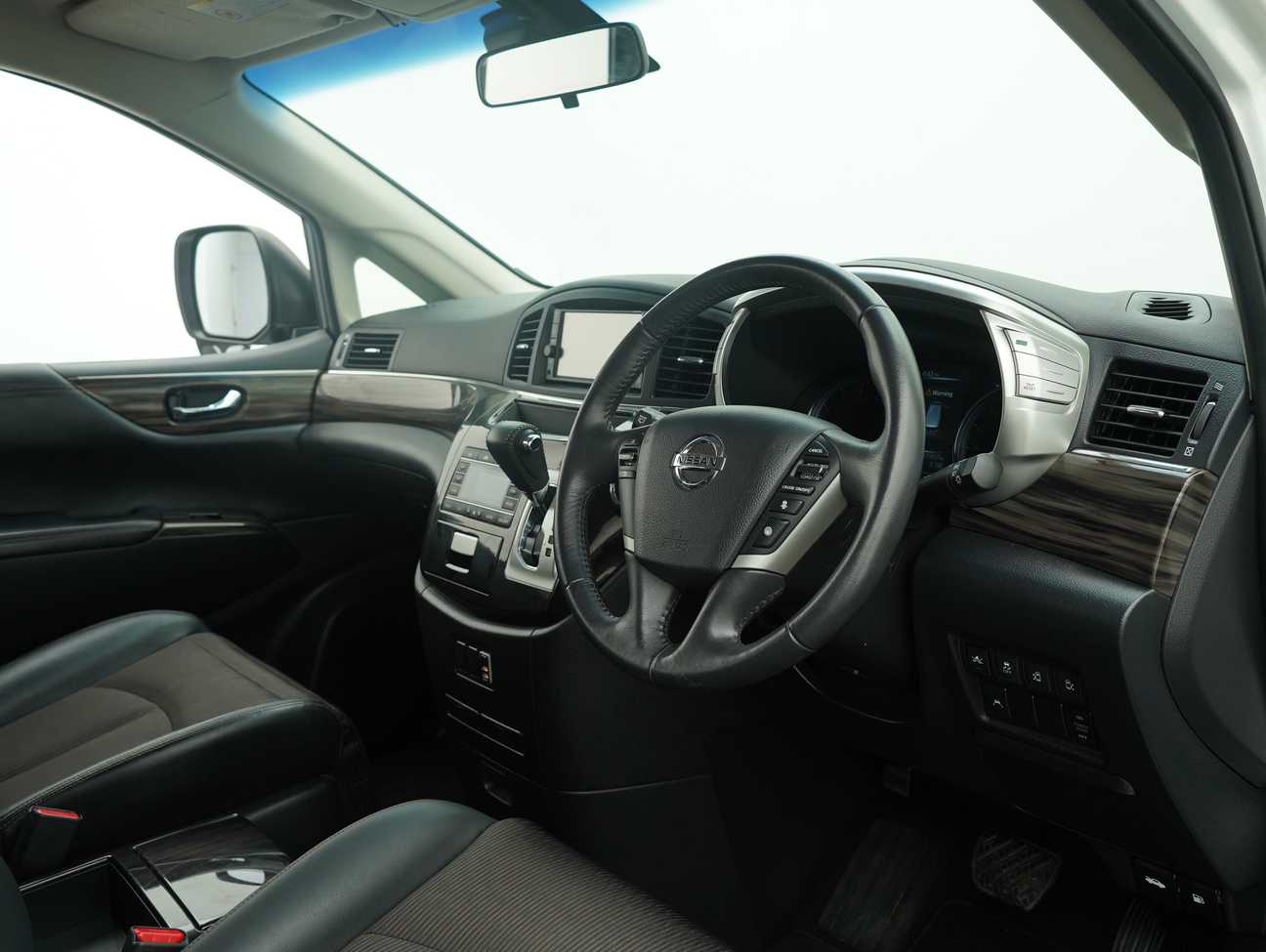 terpakai 2019 Nissan Elgrand High-Way Star 2.5