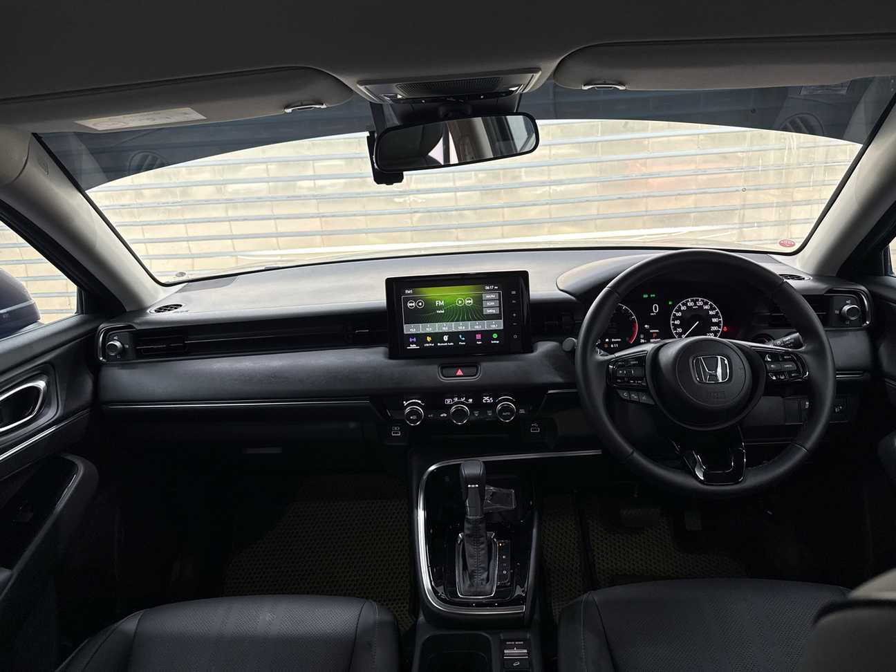 used 2025 Honda HR-V V 1.5