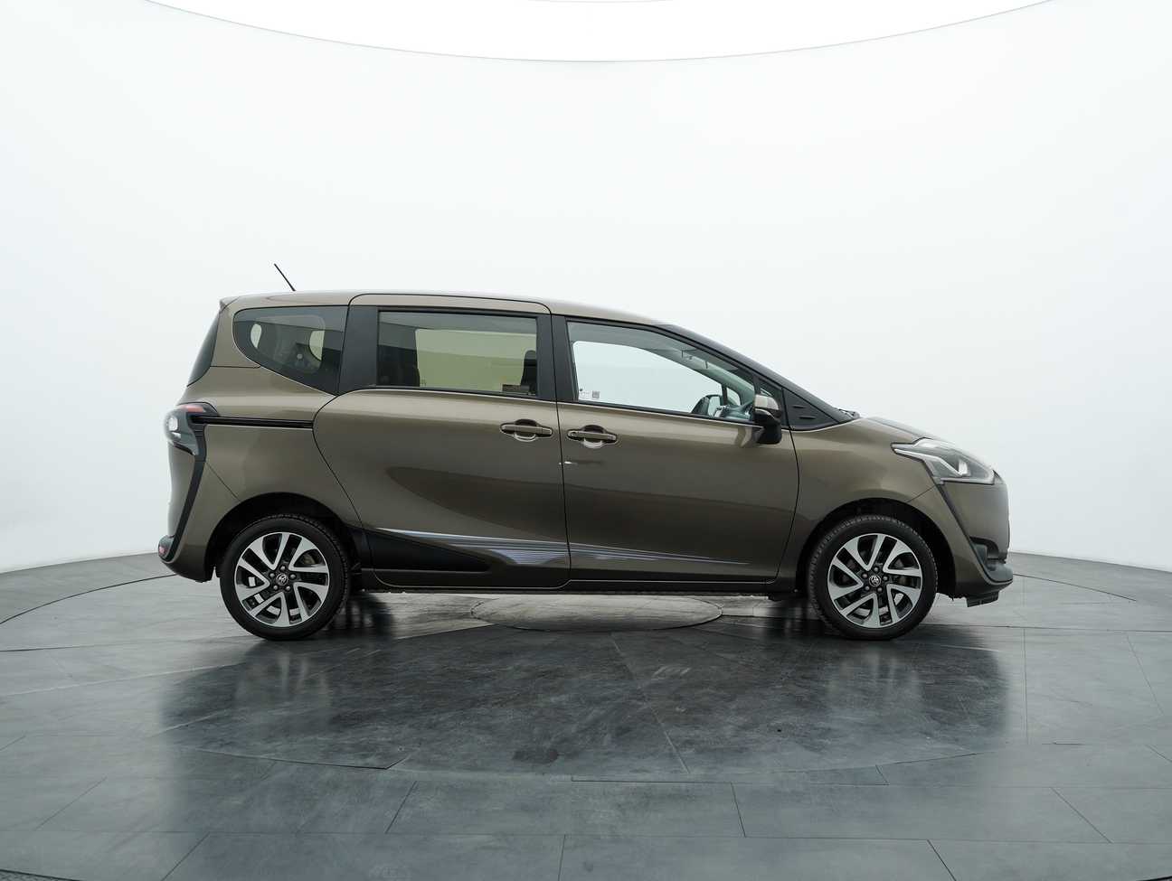 used 2016 Toyota Sienta V 1.5