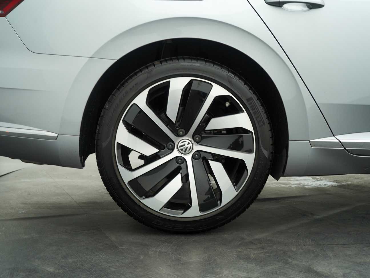 terpakai 2020 Volkswagen Arteon R-line Fastback 2.0