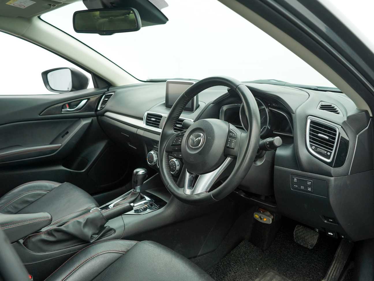 terpakai 2015 Mazda 3 SKYACTIV-G High 2.0