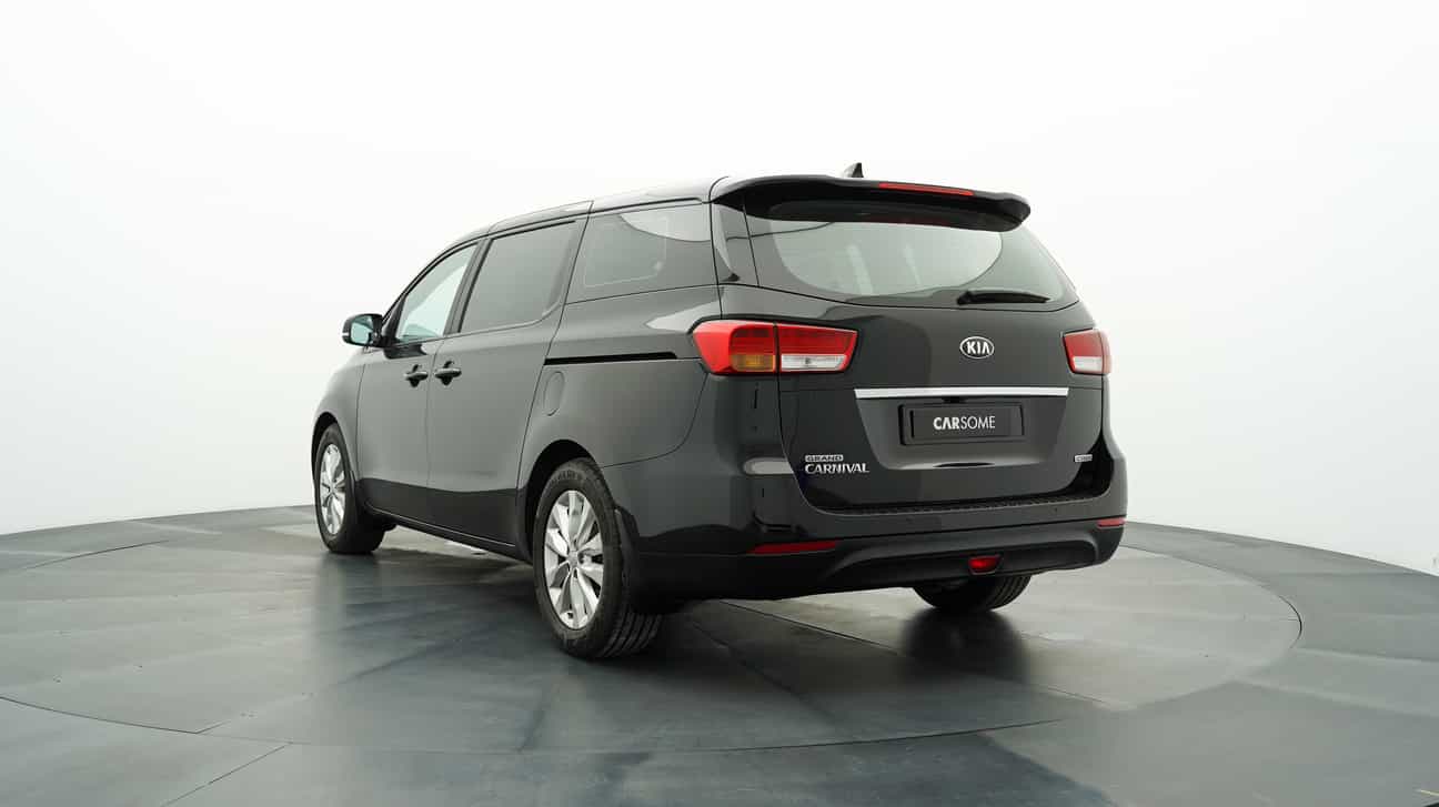 terpakai 2017 Kia CARNIVAL YP 2.2