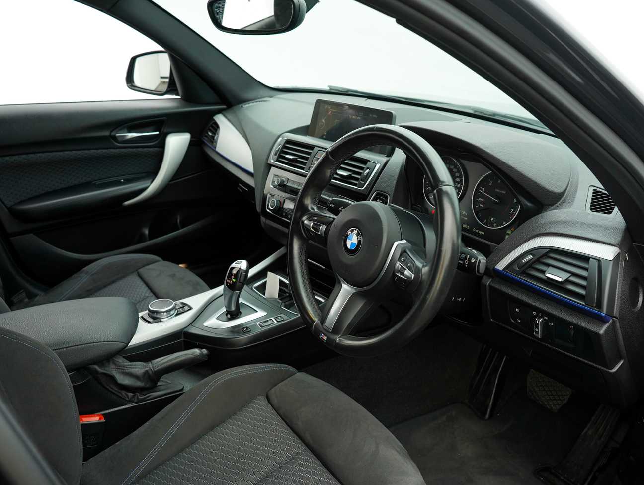 terpakai 2015 BMW 1 20I M SPORT 1.6