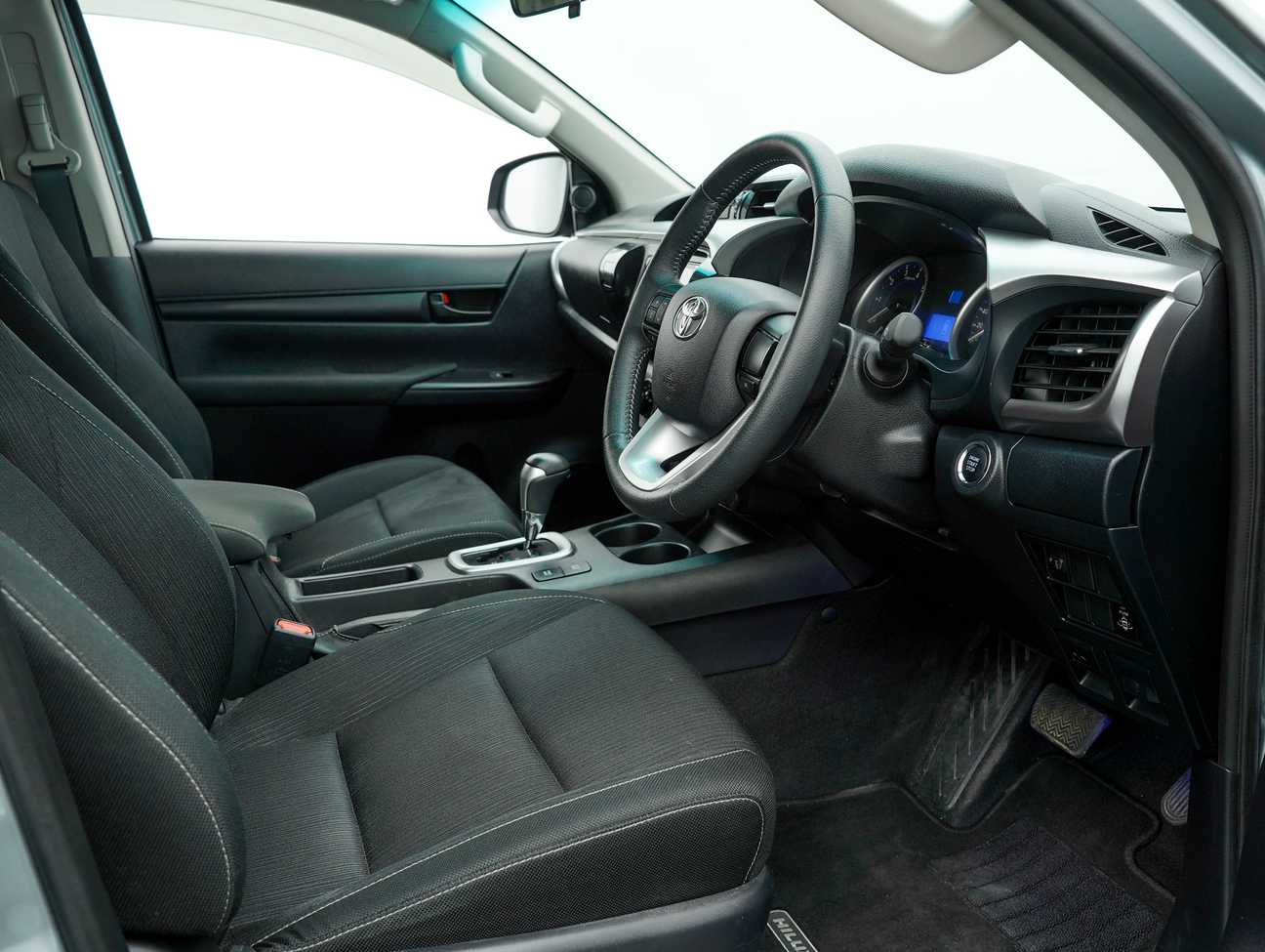 terpakai 2020 Toyota HILUX DOUBLE CAB G 4X4 2.4