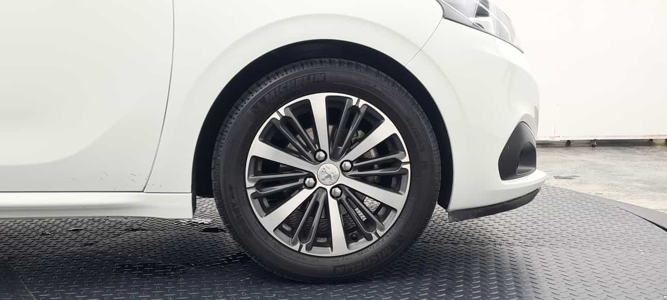 terpakai 2018 Peugeot 208 PURETECH 1.2