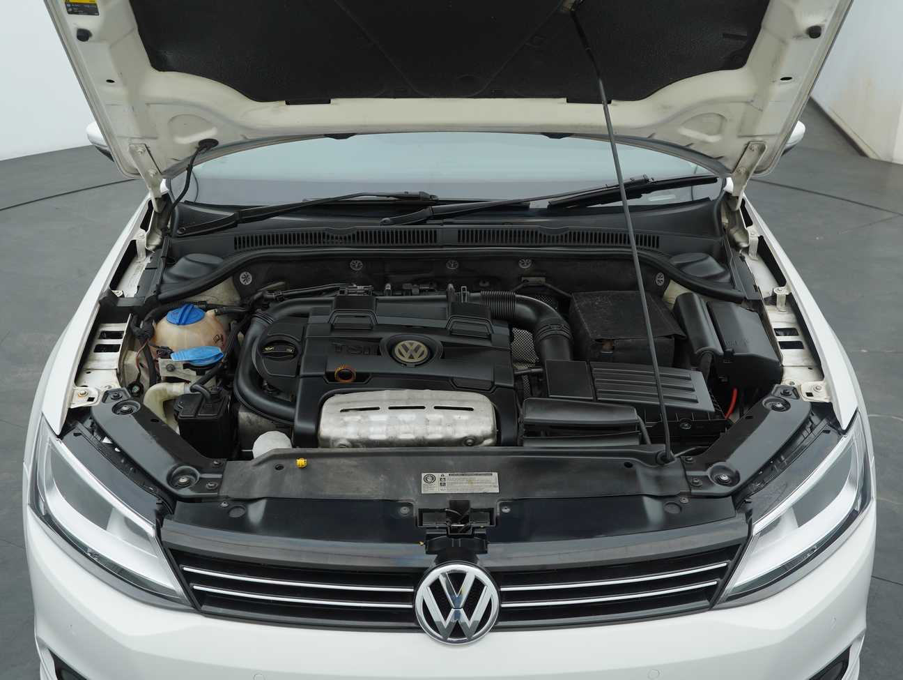 terpakai 2014 Volkswagen Jetta TSI 1.4