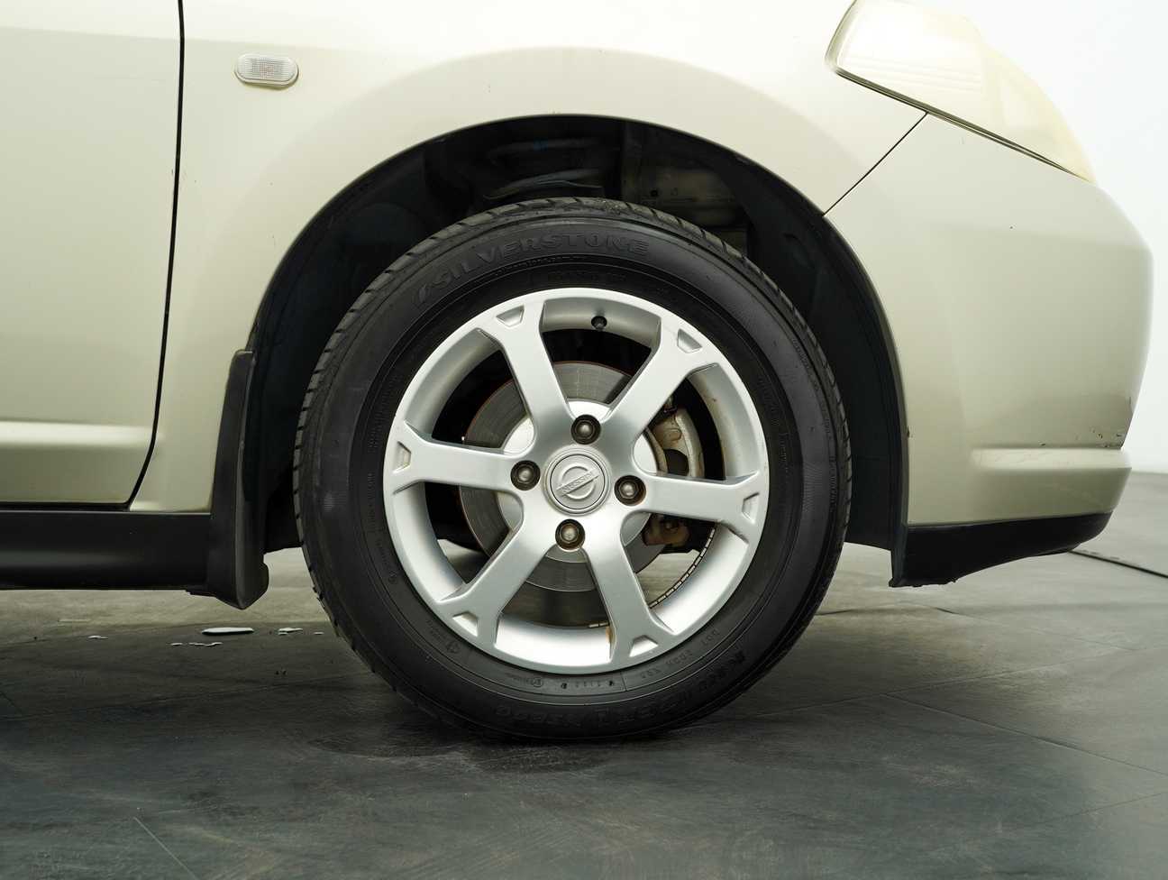 terpakai 2011 Nissan Latio ST 1.6