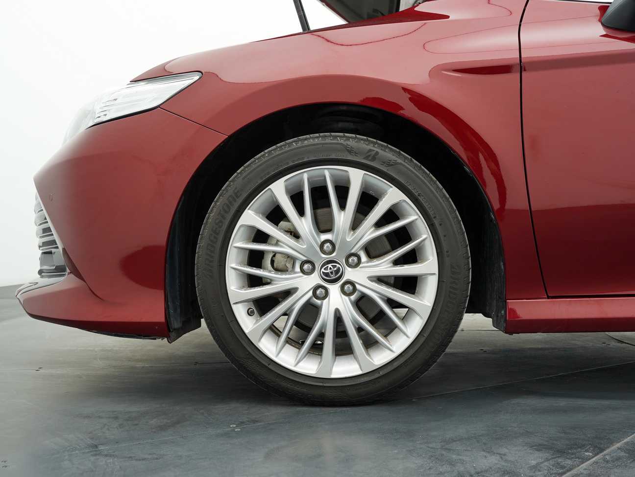 terpakai 2019 Toyota CAMRY V 2.5