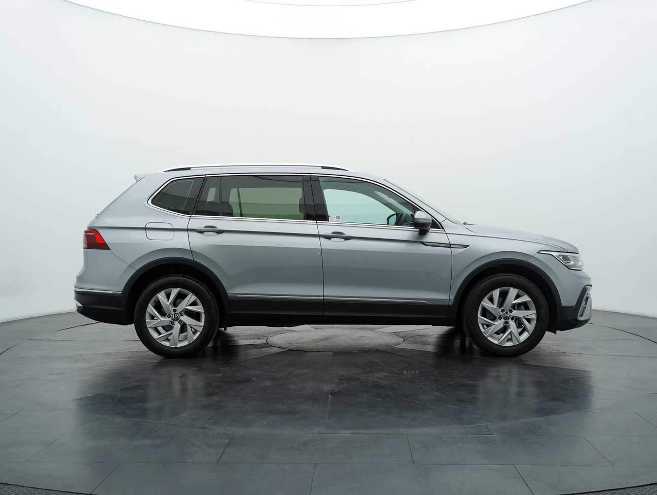 terpakai 2023 Volkswagen Tiguan Allspace Elegance 1.4