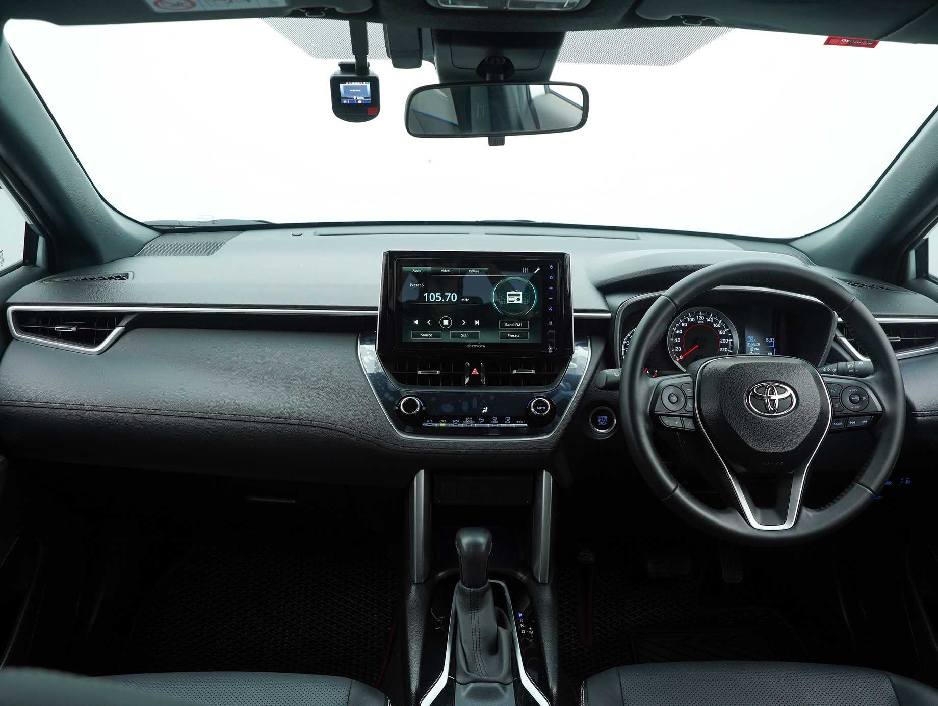 terpakai 2022 Toyota Corolla Cross V 1.8