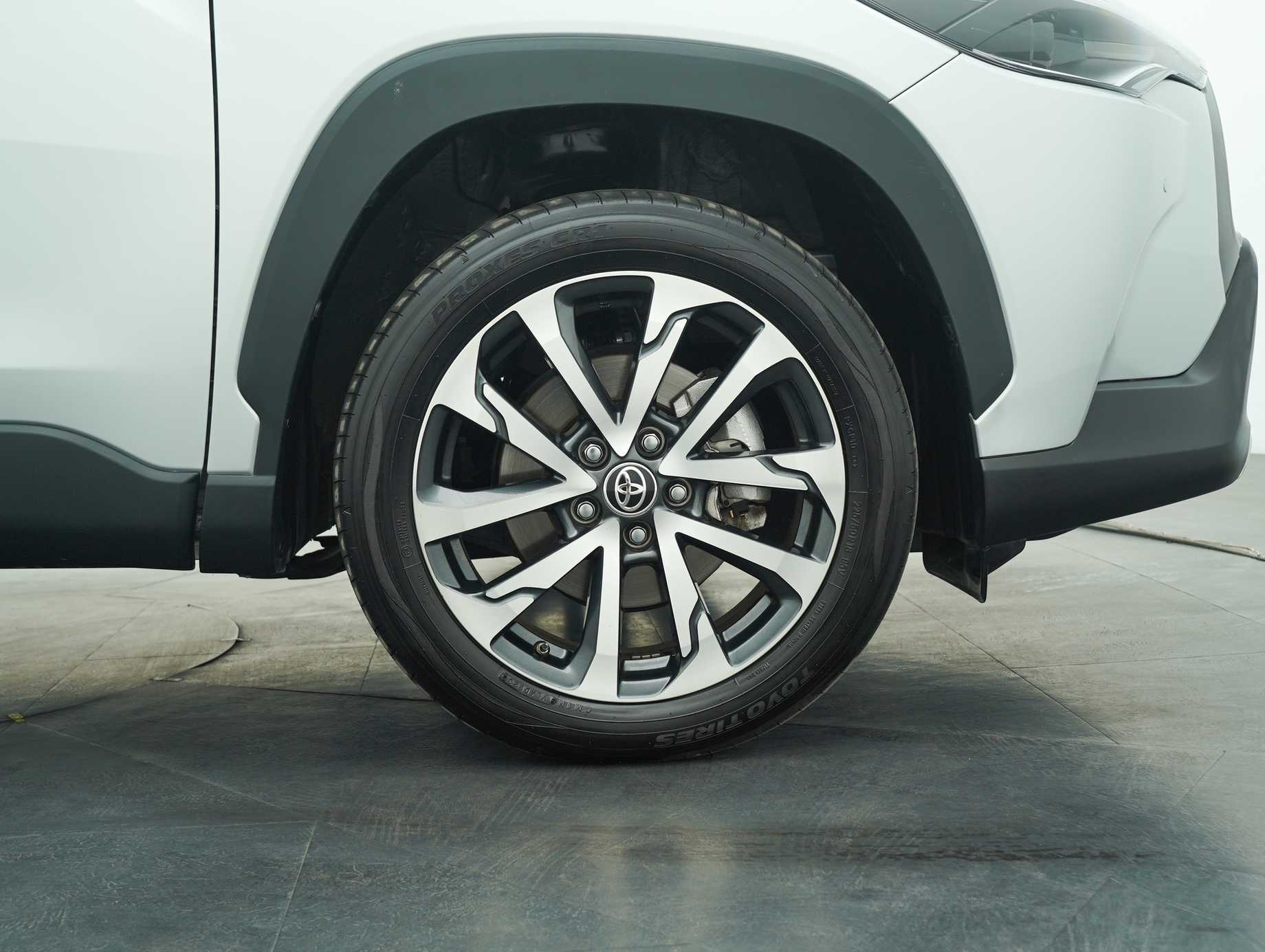 used 2023 Toyota Corolla Cross V 1.8