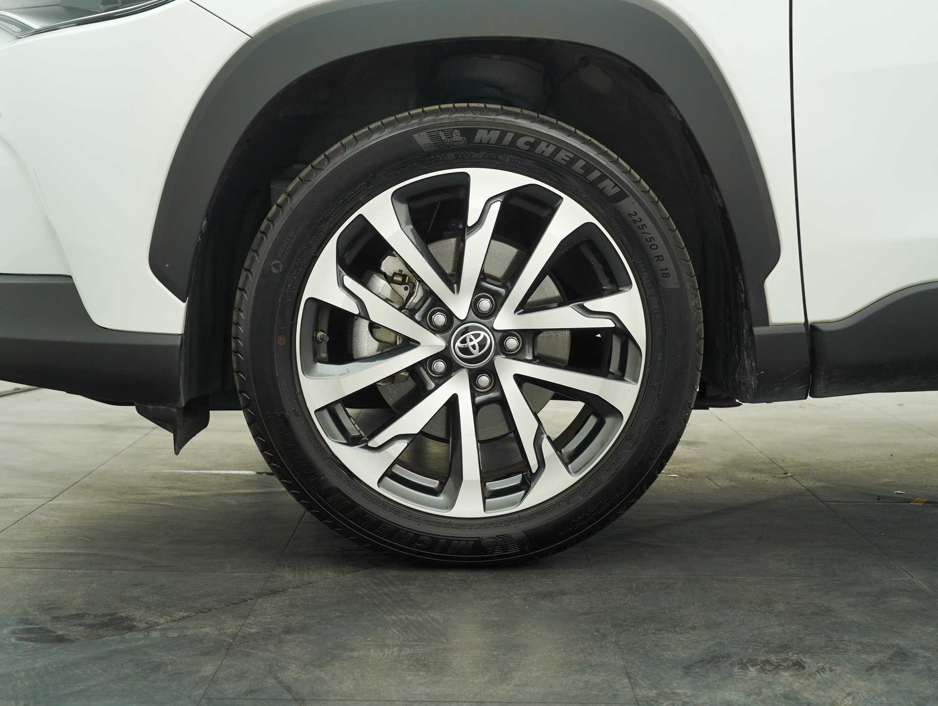 used 2021 Toyota Corolla Cross V 1.8