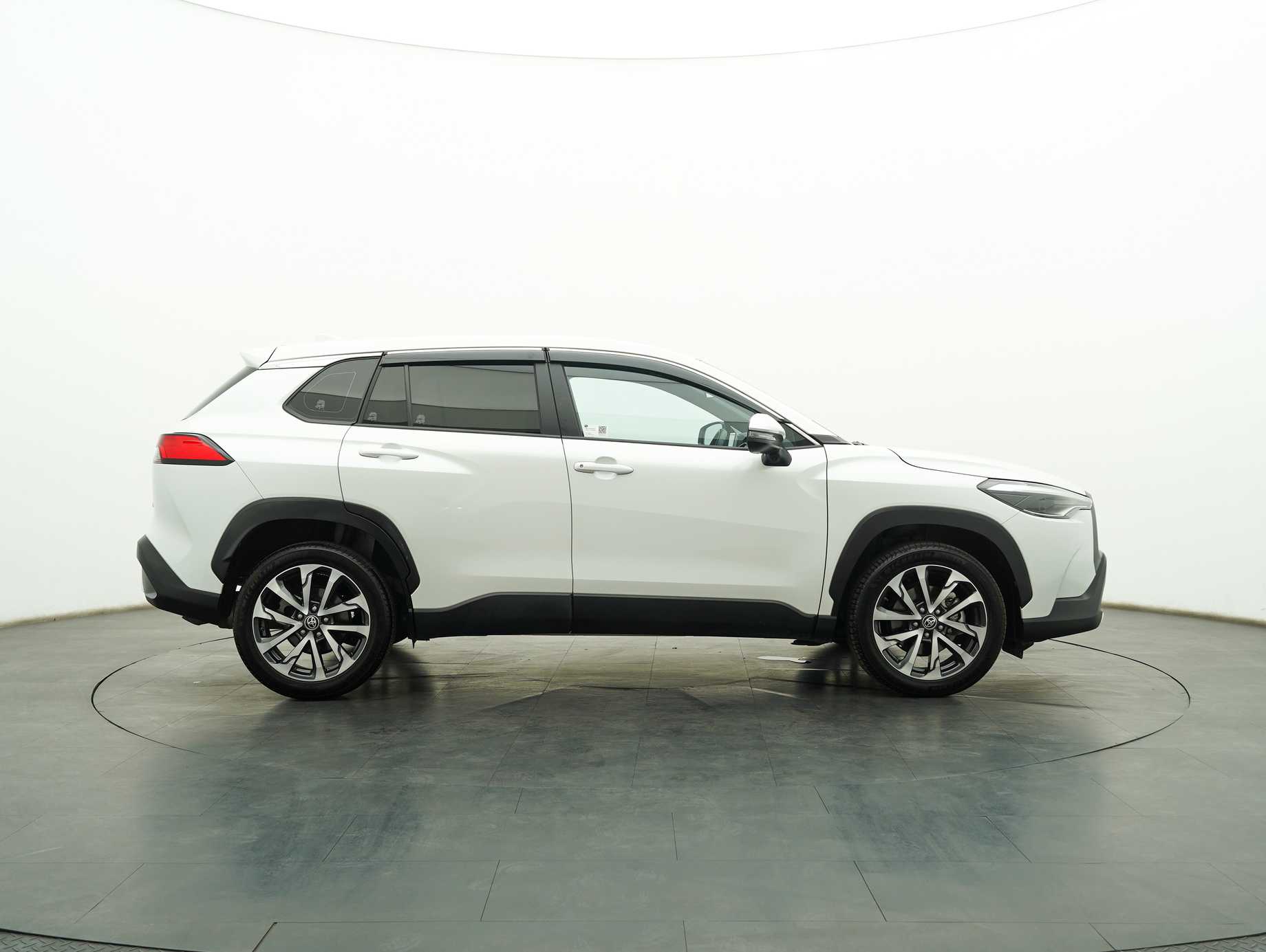 used 2021 Toyota Corolla Cross V 1.8