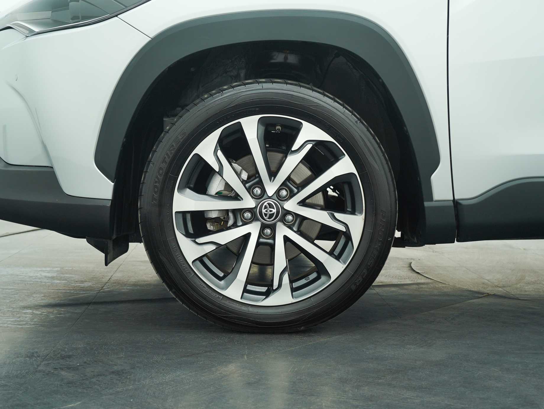 used 2023 Toyota Corolla Cross V 1.8