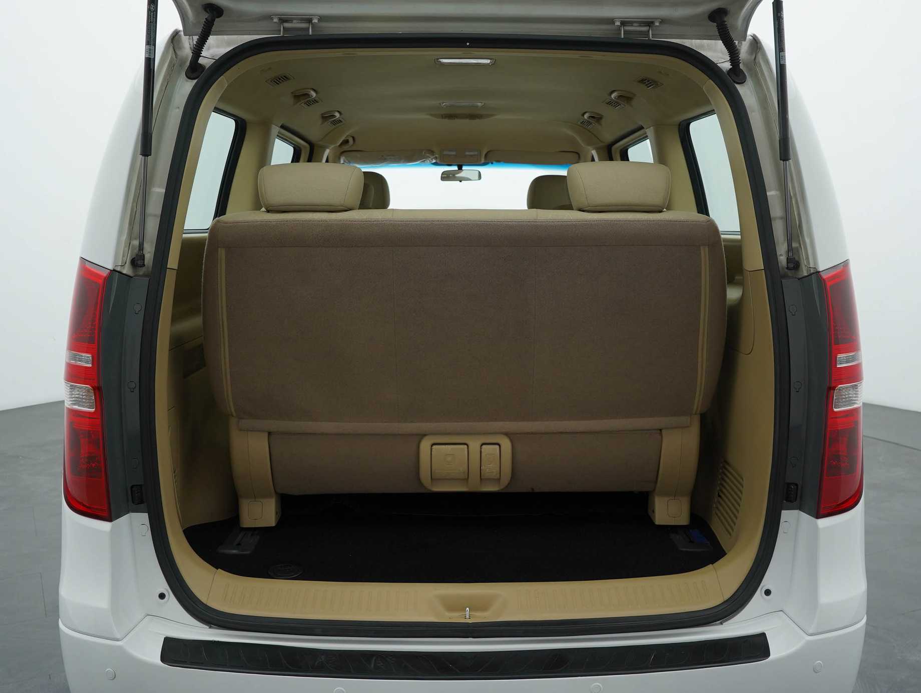 terpakai 2020 Hyundai Grand Starex Executive 2.5