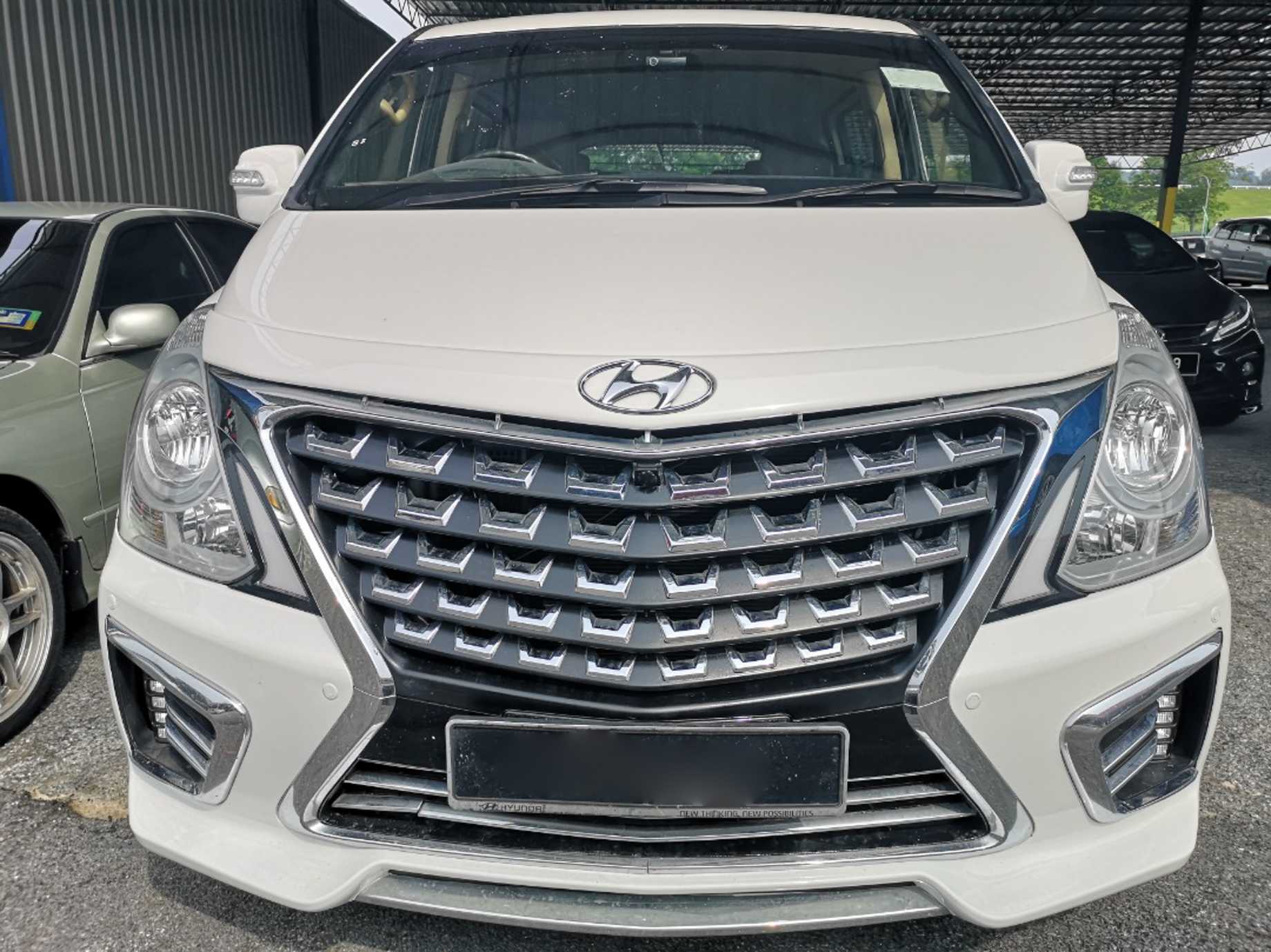 used 2017 Hyundai GRAND STAREX ROYALE 2.5